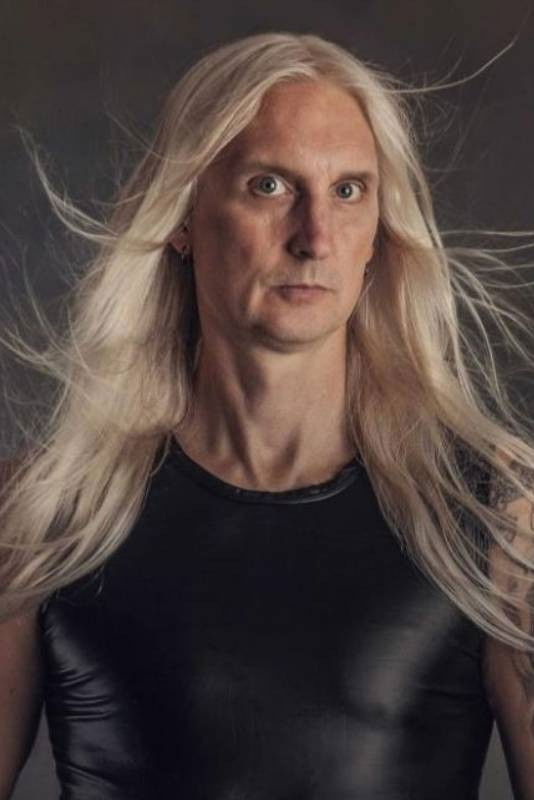 et billede af Oscar Dronjak