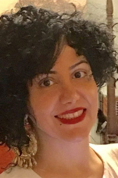 et billede af Elham Azizi