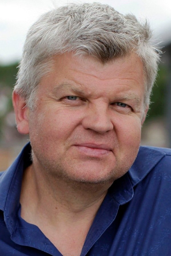 et billede af Adrian Chiles