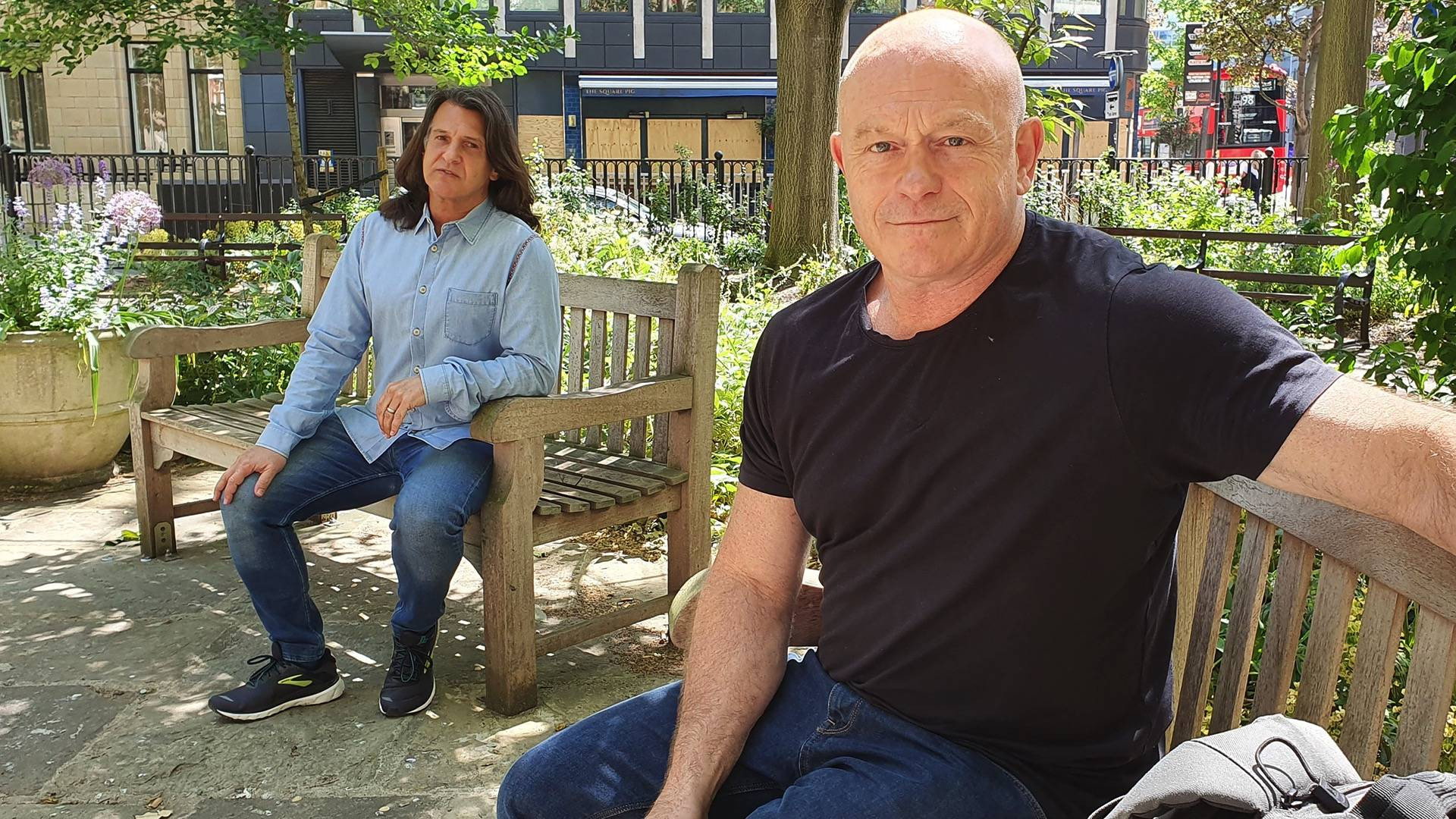 Ross Kemp: Living with... S02E01 backdrop