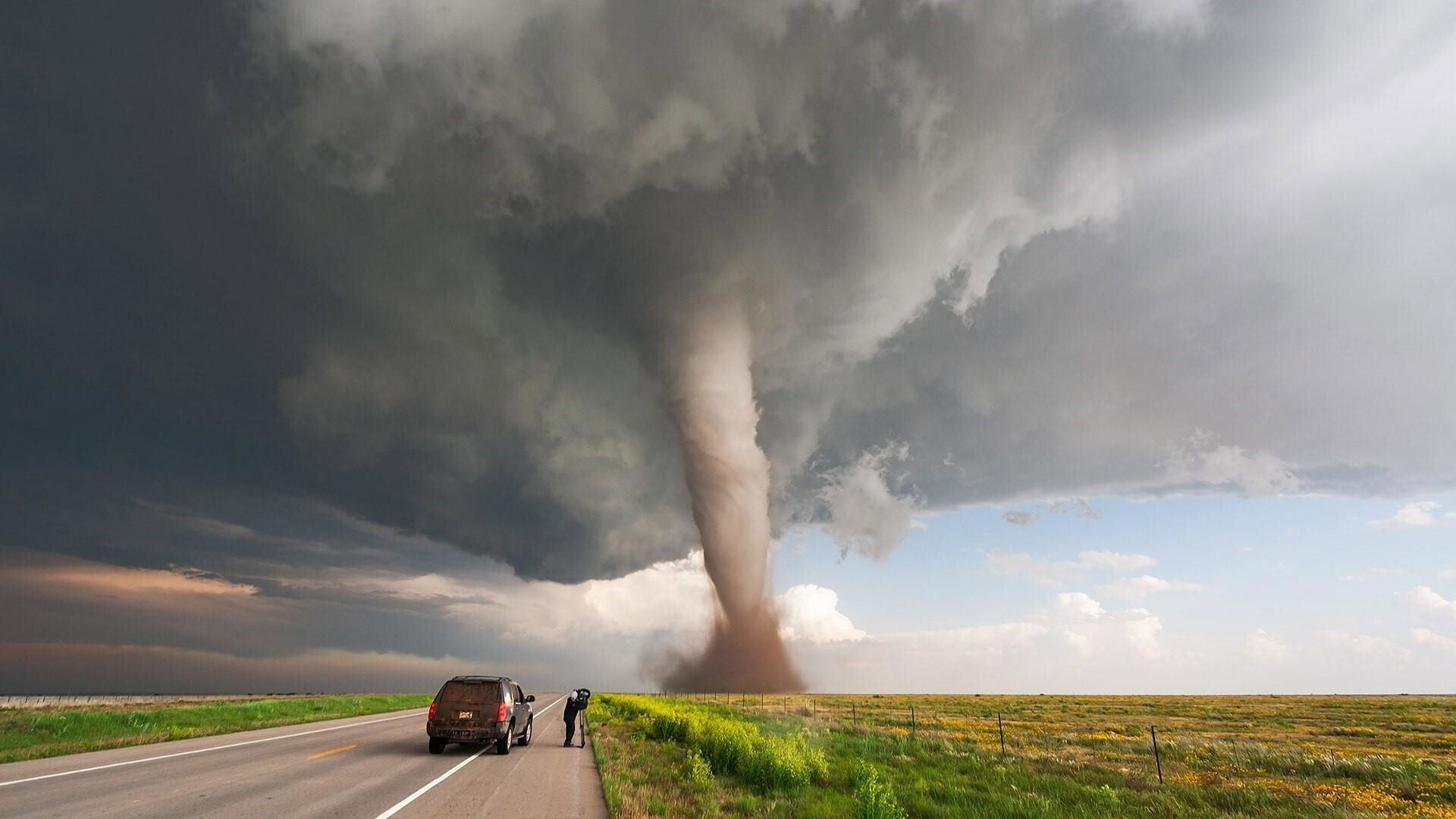 Weather Extreme: Tornado backdrop