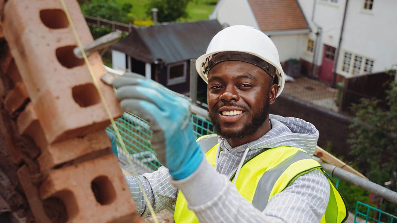 Brickies S02E03 backdrop