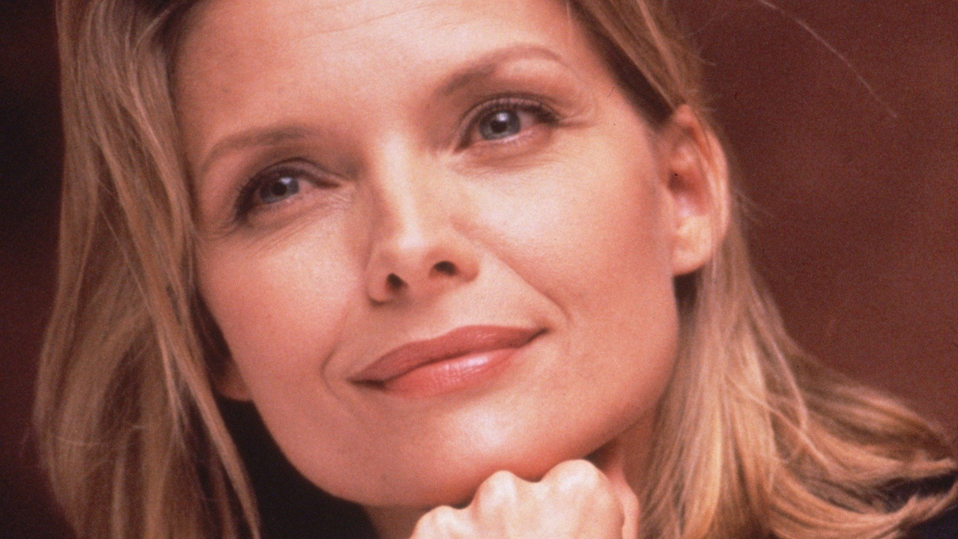 S13E10 · Michelle Pfeiffer