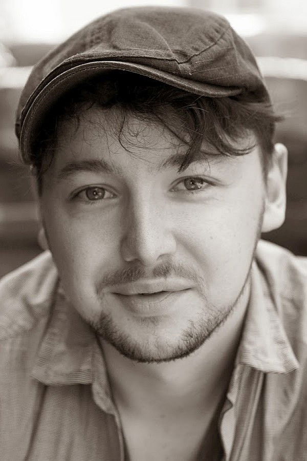 et billede af Tom Fox Davies