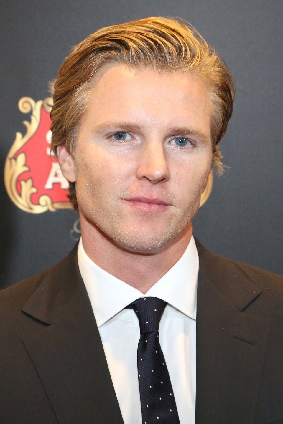 et billede af Trent Luckinbill