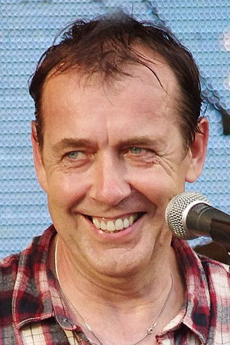 et billede af Mark Brzezicki