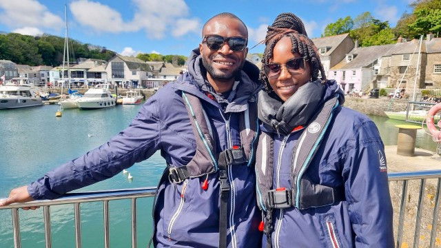 Rich Holiday, Poor Holiday S04E04 backdrop