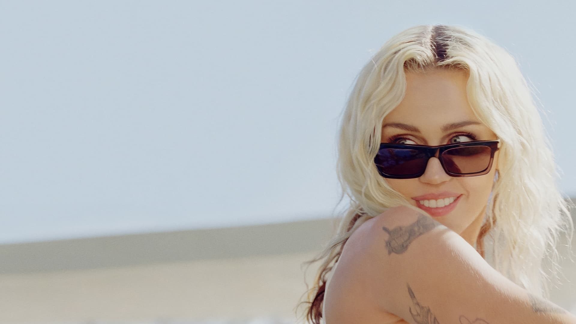 Miley Cyrus - Endless Summer Vacation (Backyard Sessions)