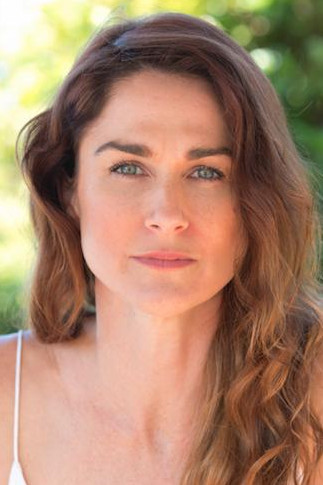 et billede af Emily J. Stewart