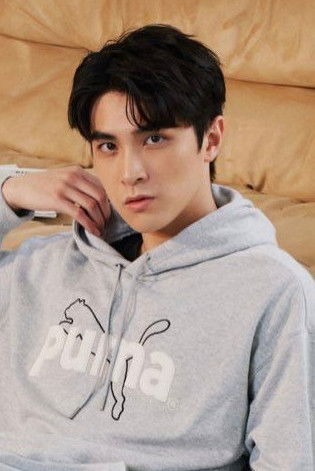 et billede af Lin Yu