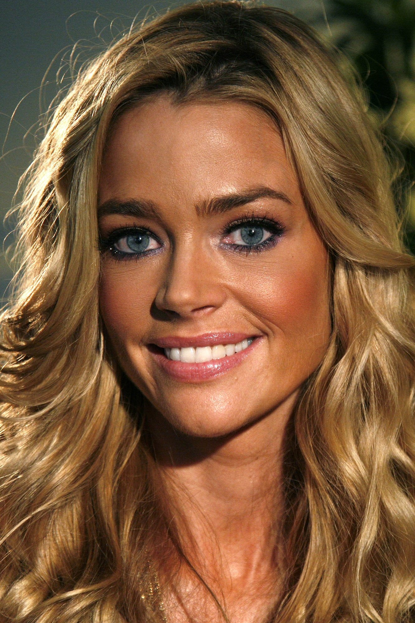 Hollywood Actress Denise Richards Swimming Pool Shot