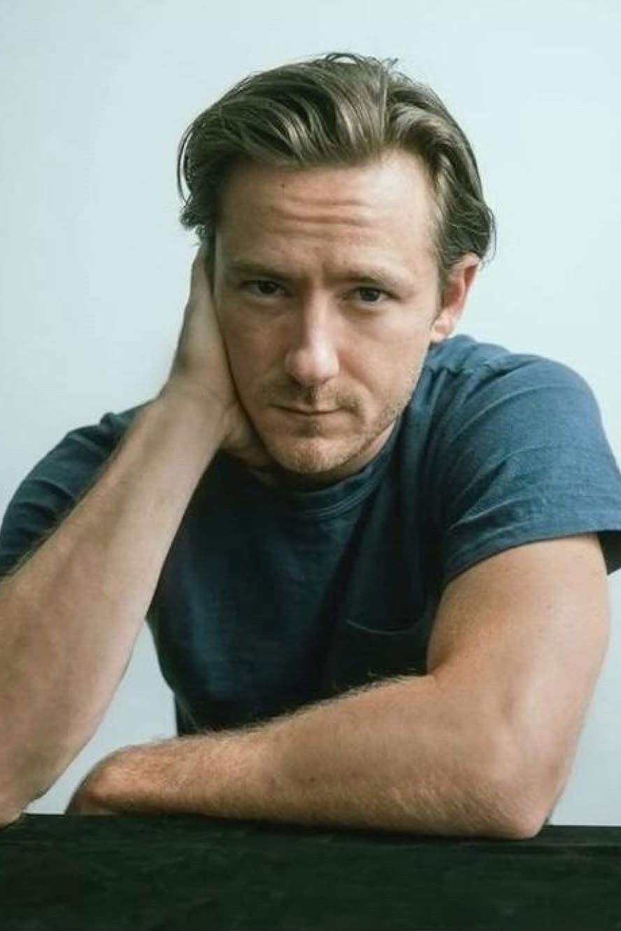 Et billede af Lewis Pullman