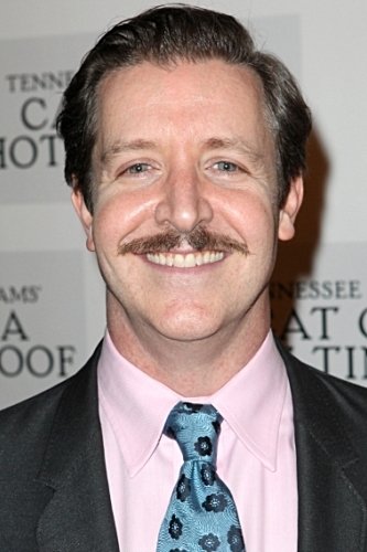 et billede af T.J. Kenneally