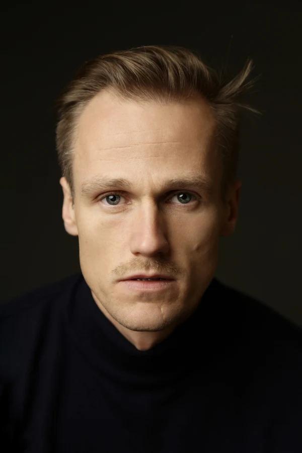 Tobias Carlsson as Police Officer