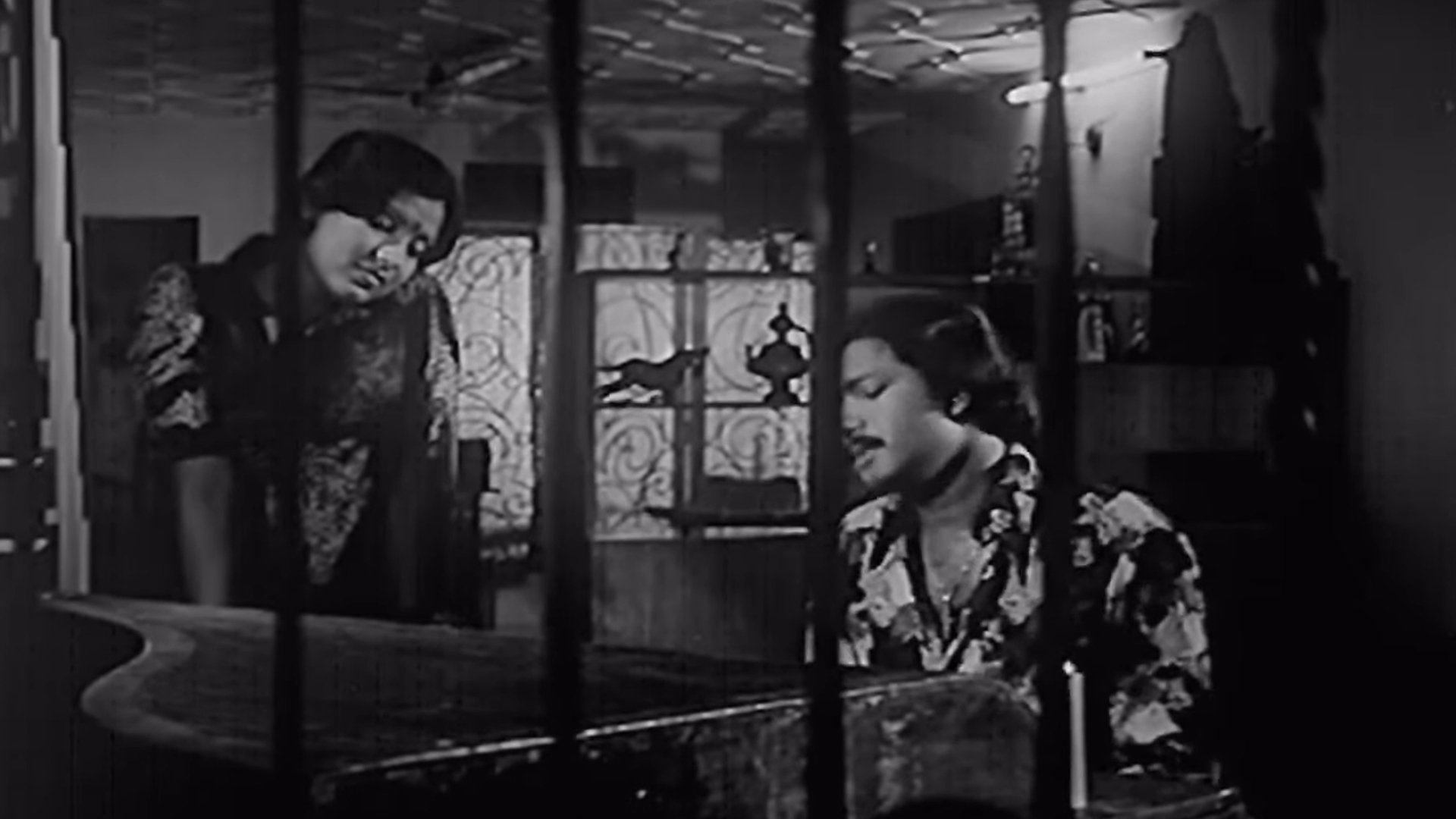 அவள் அப்படித்தான் (1978)