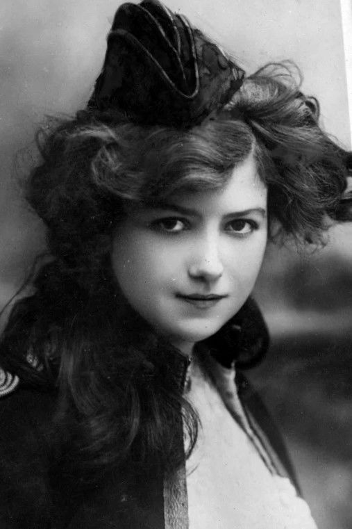 et billede af Ethel Oliver