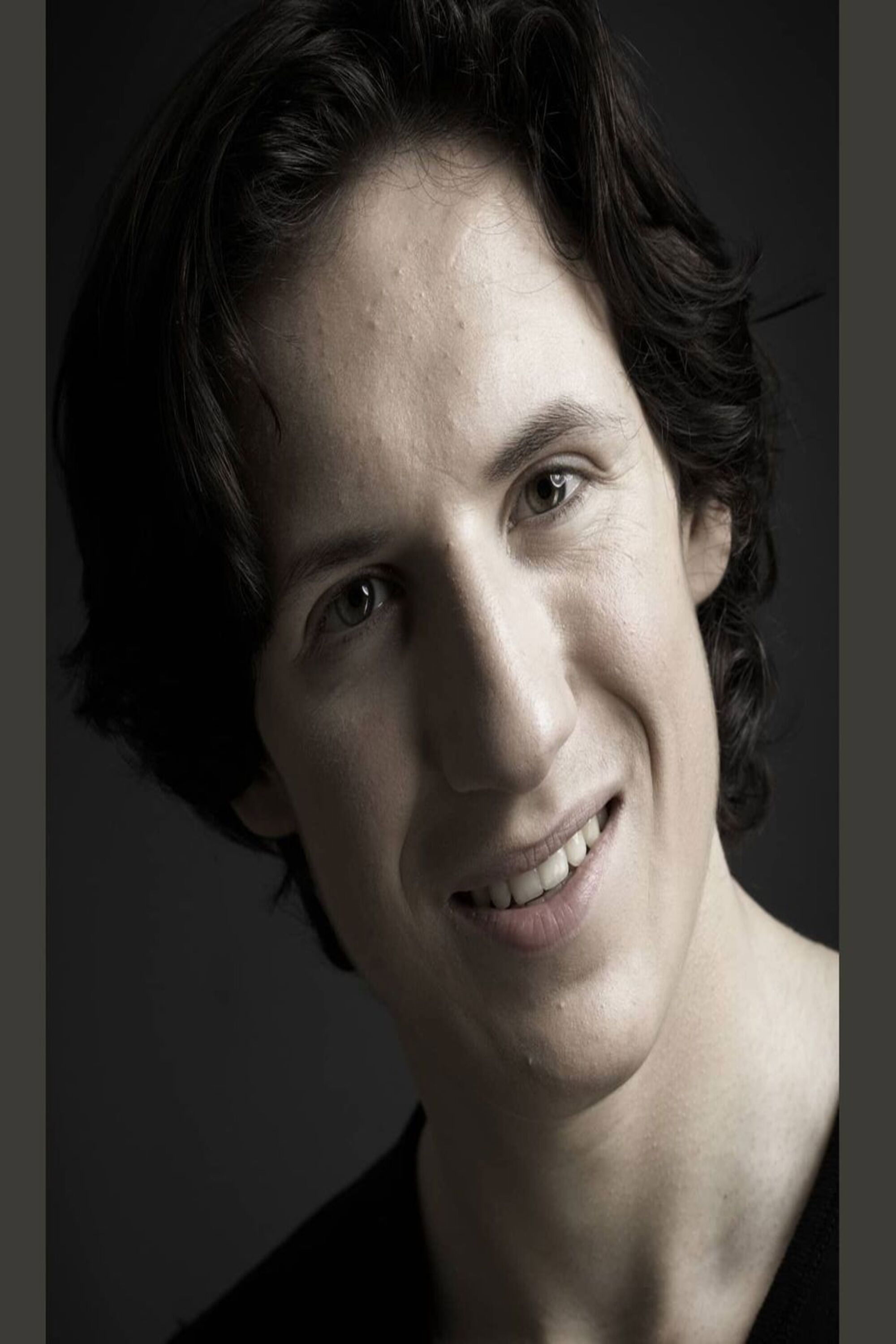 et billede af Adrian Vali De Villebonne