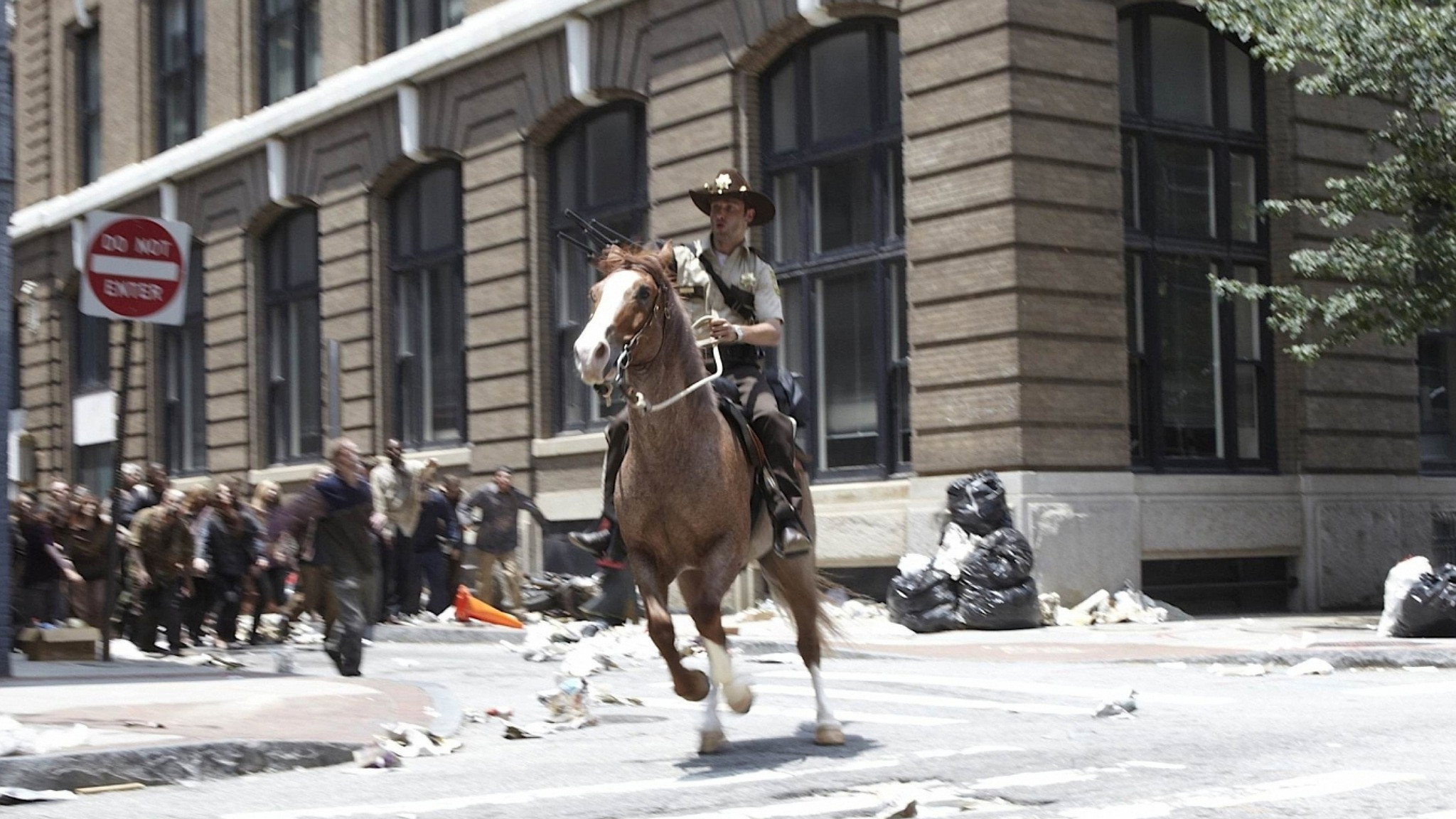 Twd First Episode The Walking Dead: S1E1 - Days Gone Bye (2010) - Backdrops — The Movie ...