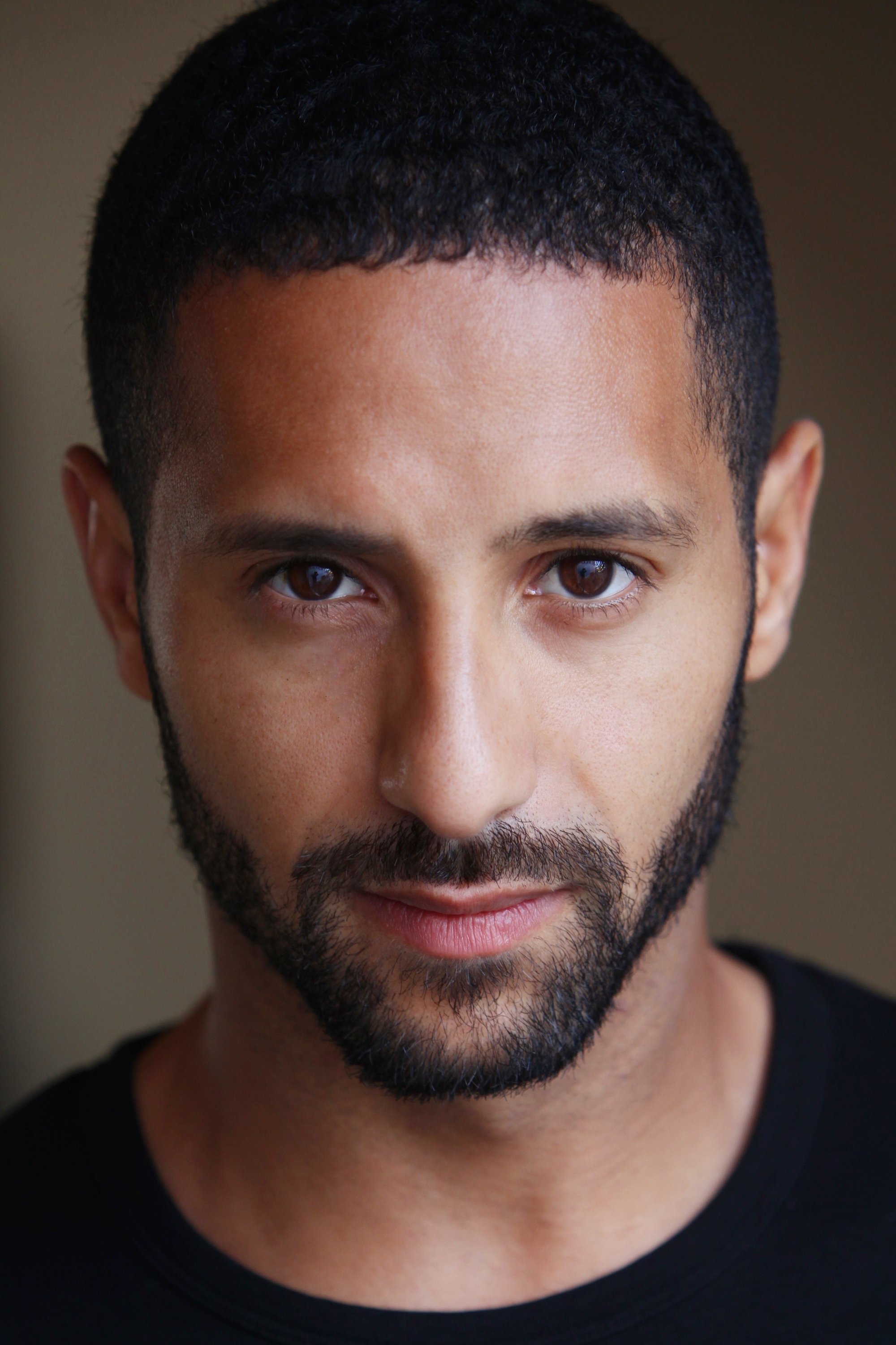 et billede af Alastair Bayardo