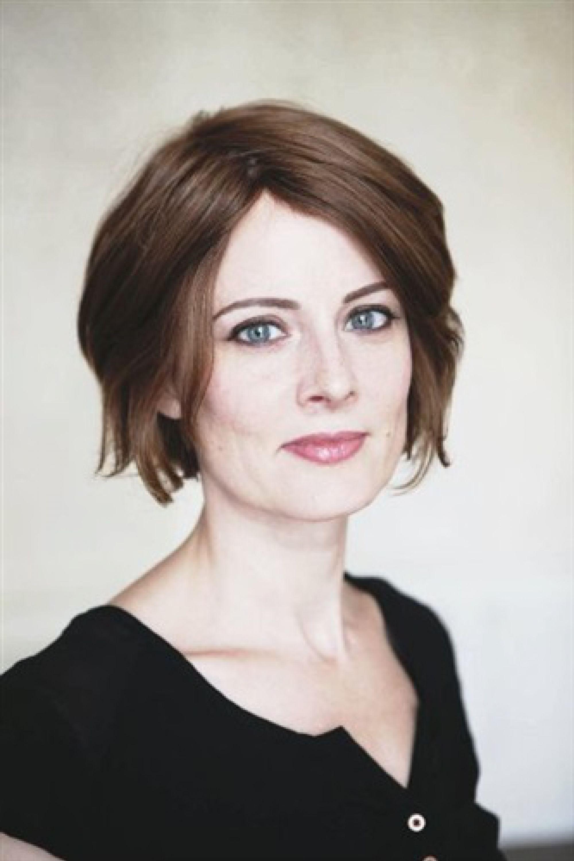 Anne Comte's picture in the cast