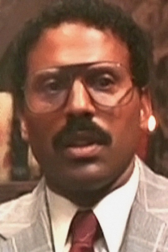 et billede af Derek Thompson