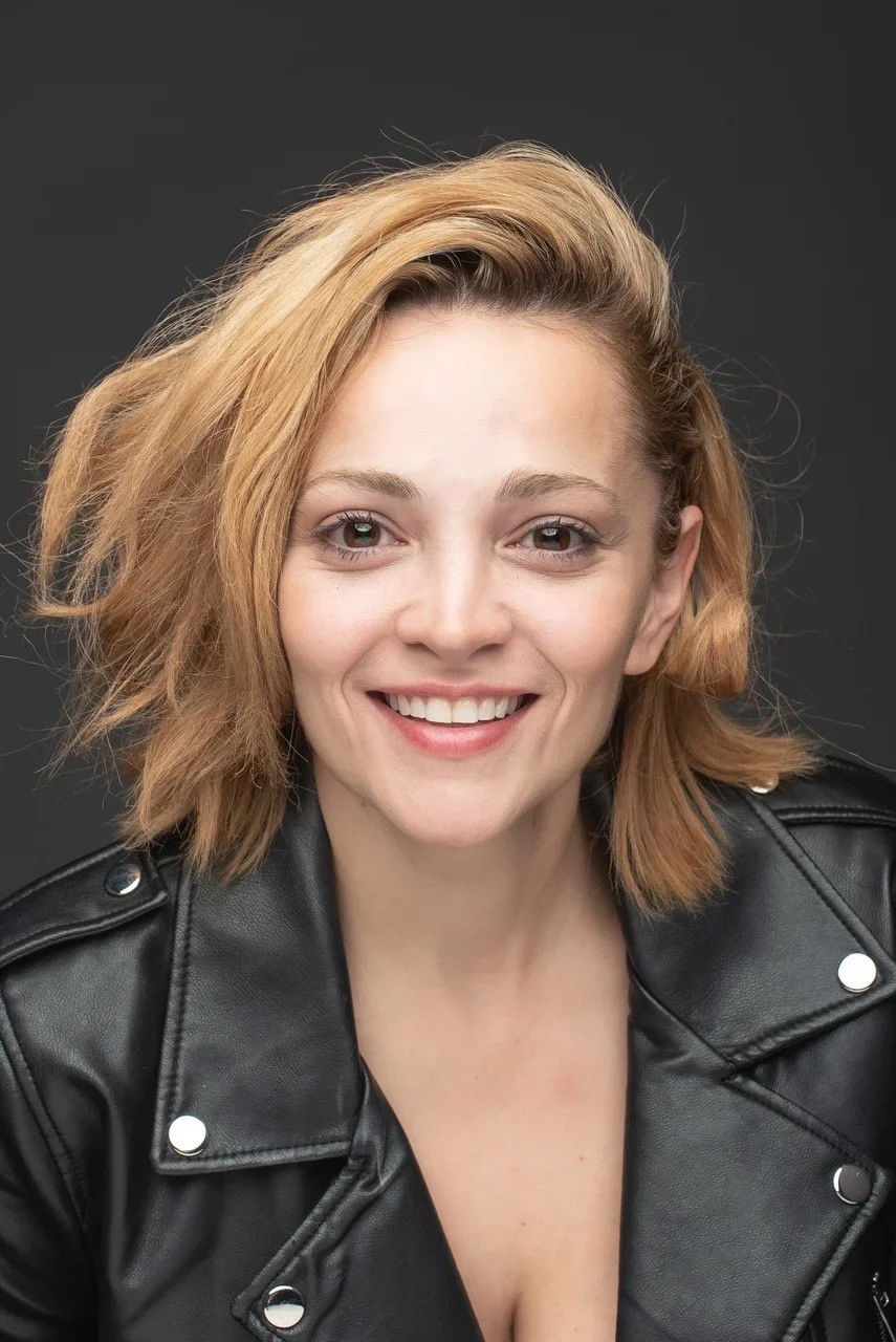 et billede af Teona Dolnikova