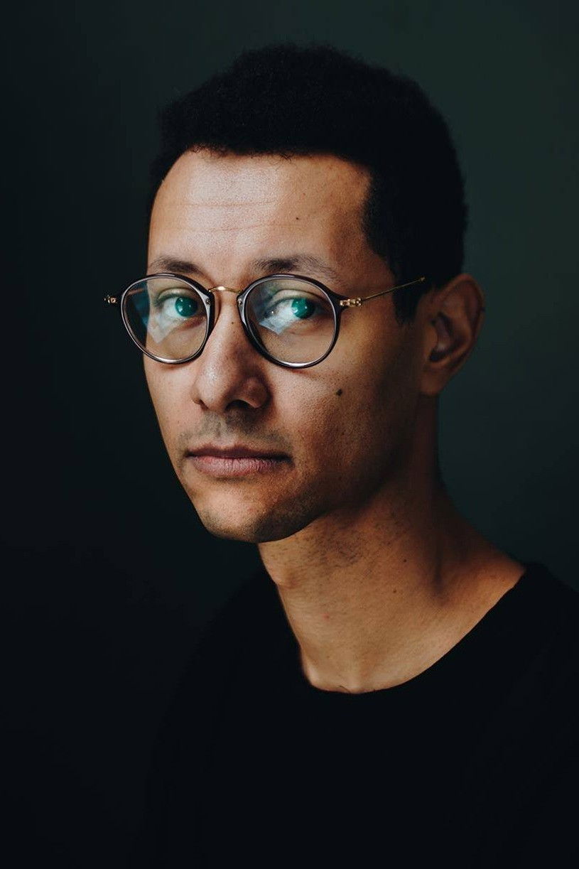 et billede af Jim Ashilevi