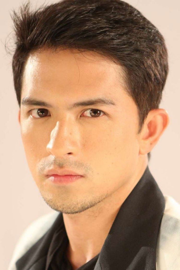 et billede af Dennis Trillo