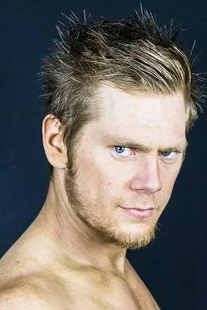 et billede af Adam Wilmot