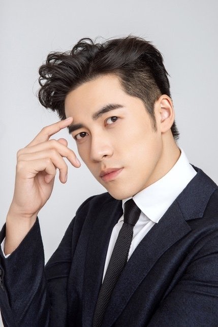 et billede af Zhao Yixiao