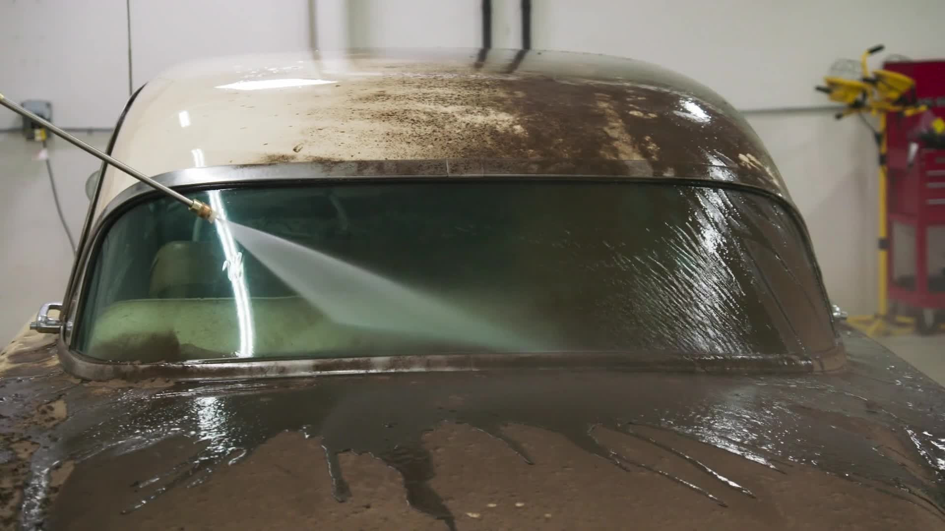 Dirty Old Cars S01E04 backdrop