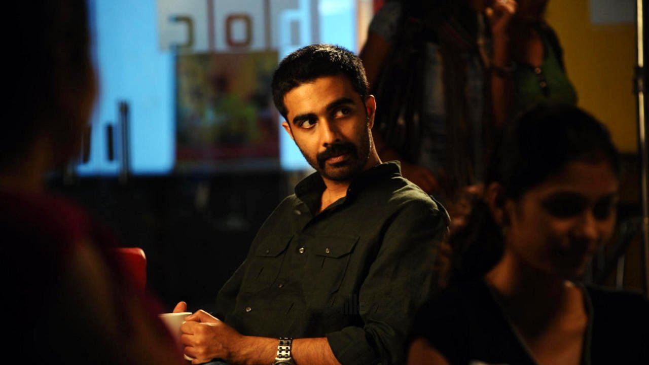 Nadunisi Naaygal (2011)