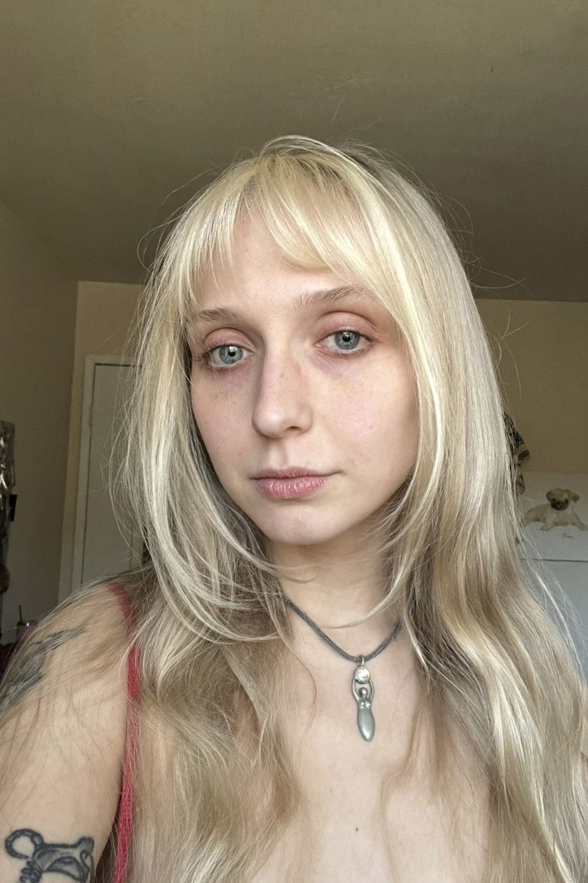 et billede af Emanuelle Rose Hill