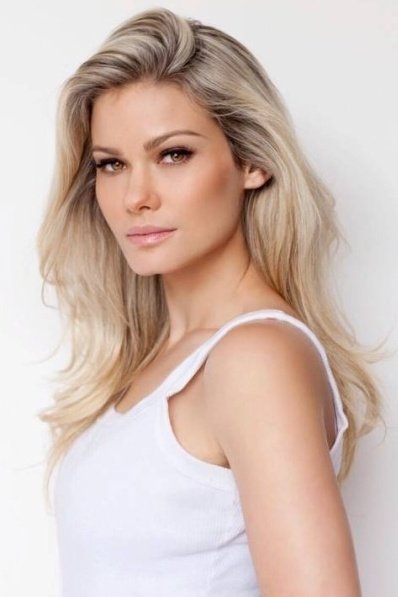 Karen Junqueira's picture in the cast