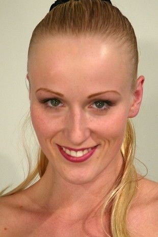 et billede af Sharon Wild