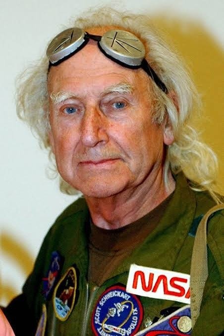 et billede af Bruce Lacey