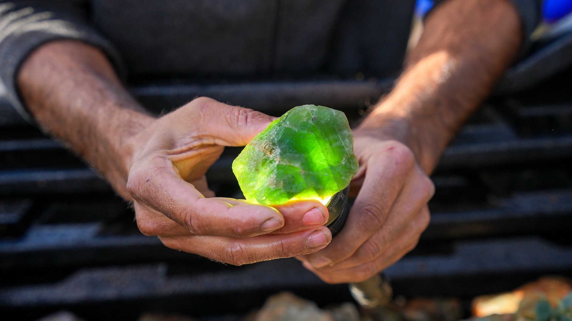 Outback Crystal Hunters 2x2