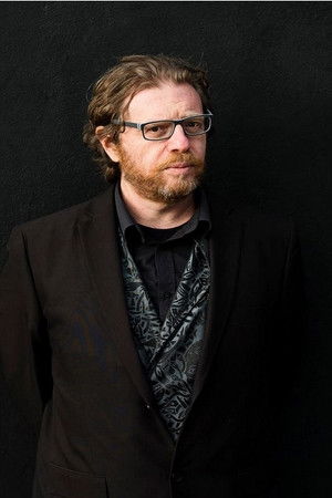 et billede af Seani Love