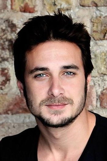 et billede af Tarık Uğur Özenbaş