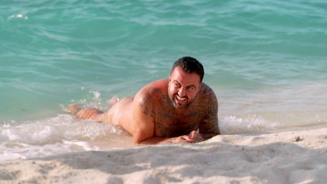 Thumbnail for Nude bathing on a dream island: Cosimo lets the clothes fall Season 1 Episode 10