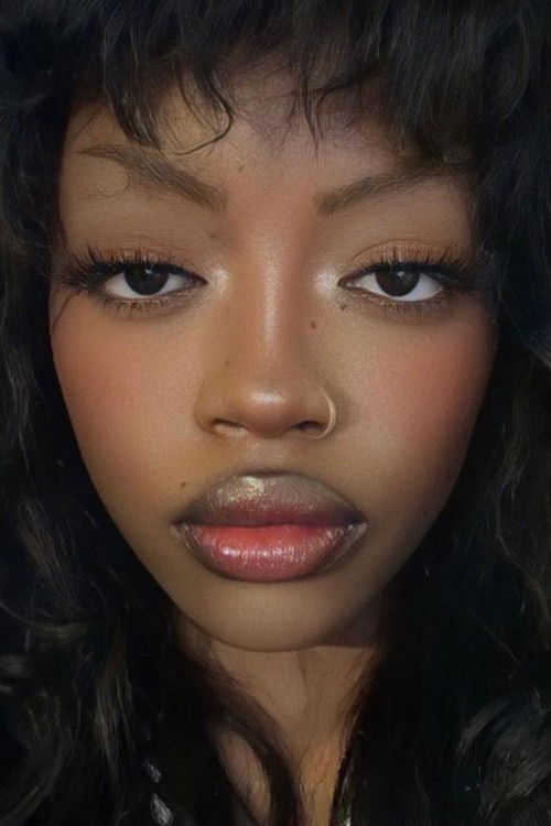 et billede af Yasmine Neya