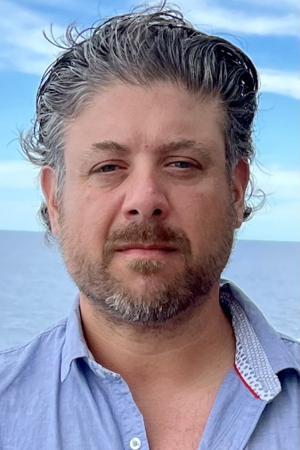 et billede af James Glorioso Jr.