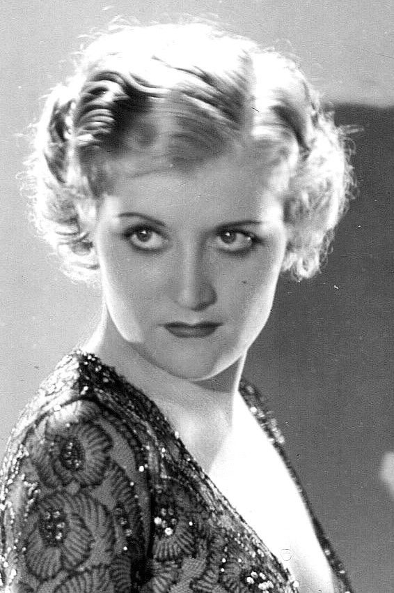 et billede af Phyllis Clare