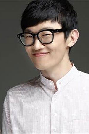 Duk Won's picture in the cast