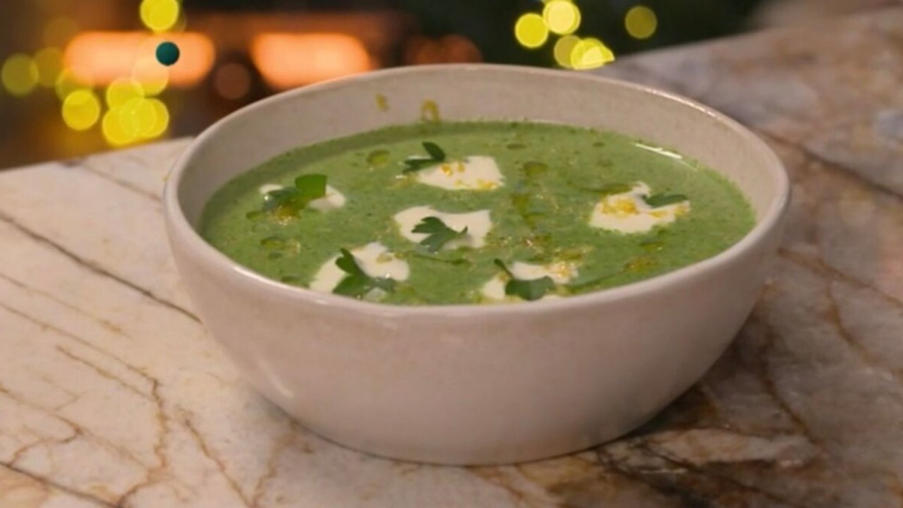 Tous en cuisine avec Cyril Lignac - Velouté de cresson au curry, Tourtes de cabillaud aux légumes