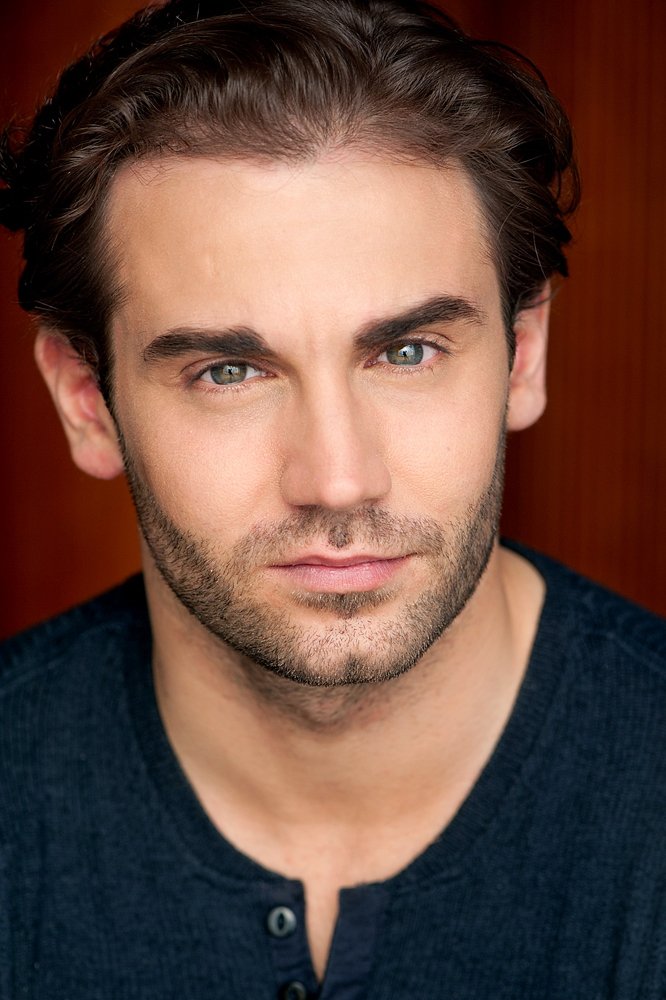 et billede af Ashley Tabatabai