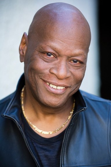 et billede af Lew Hopson