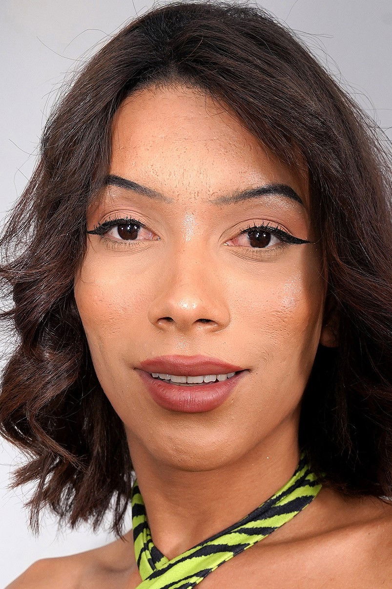 et billede af Lorena Angel