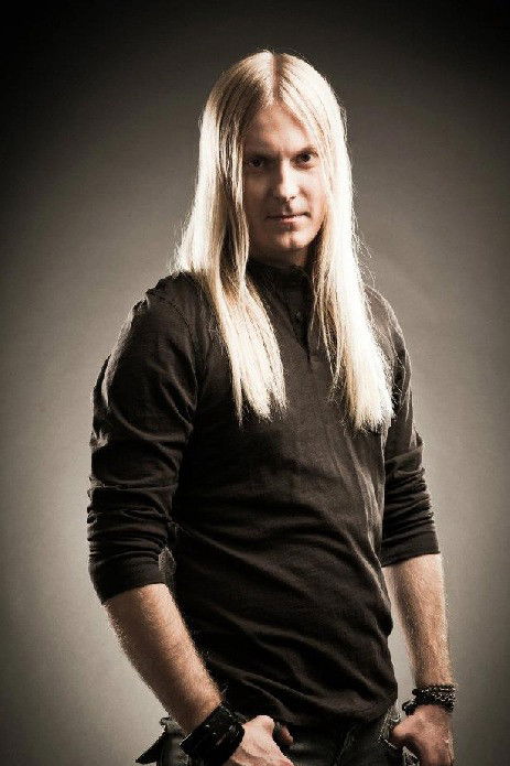 et billede af Tommy Portimo