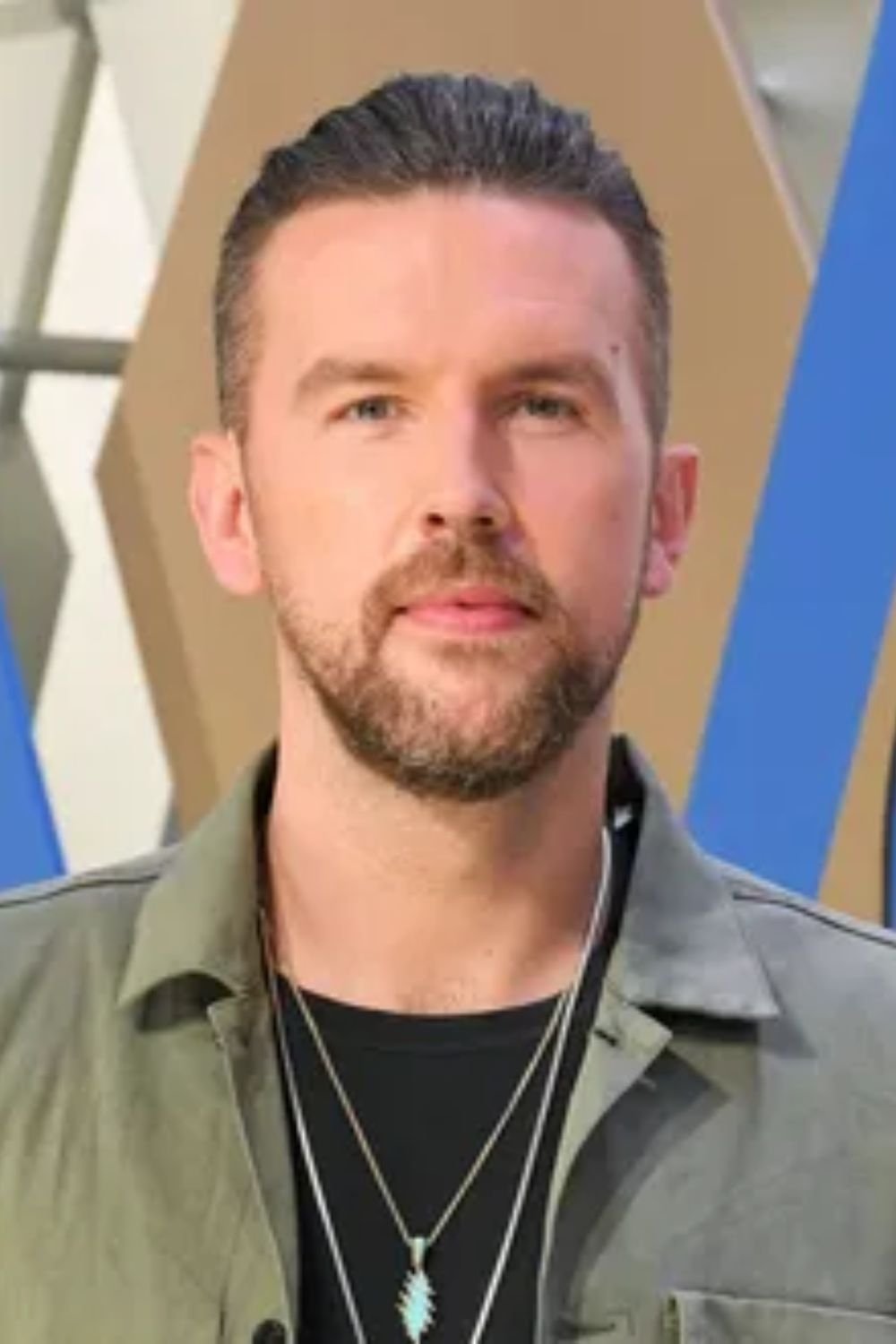 et billede af T.J. Osborne